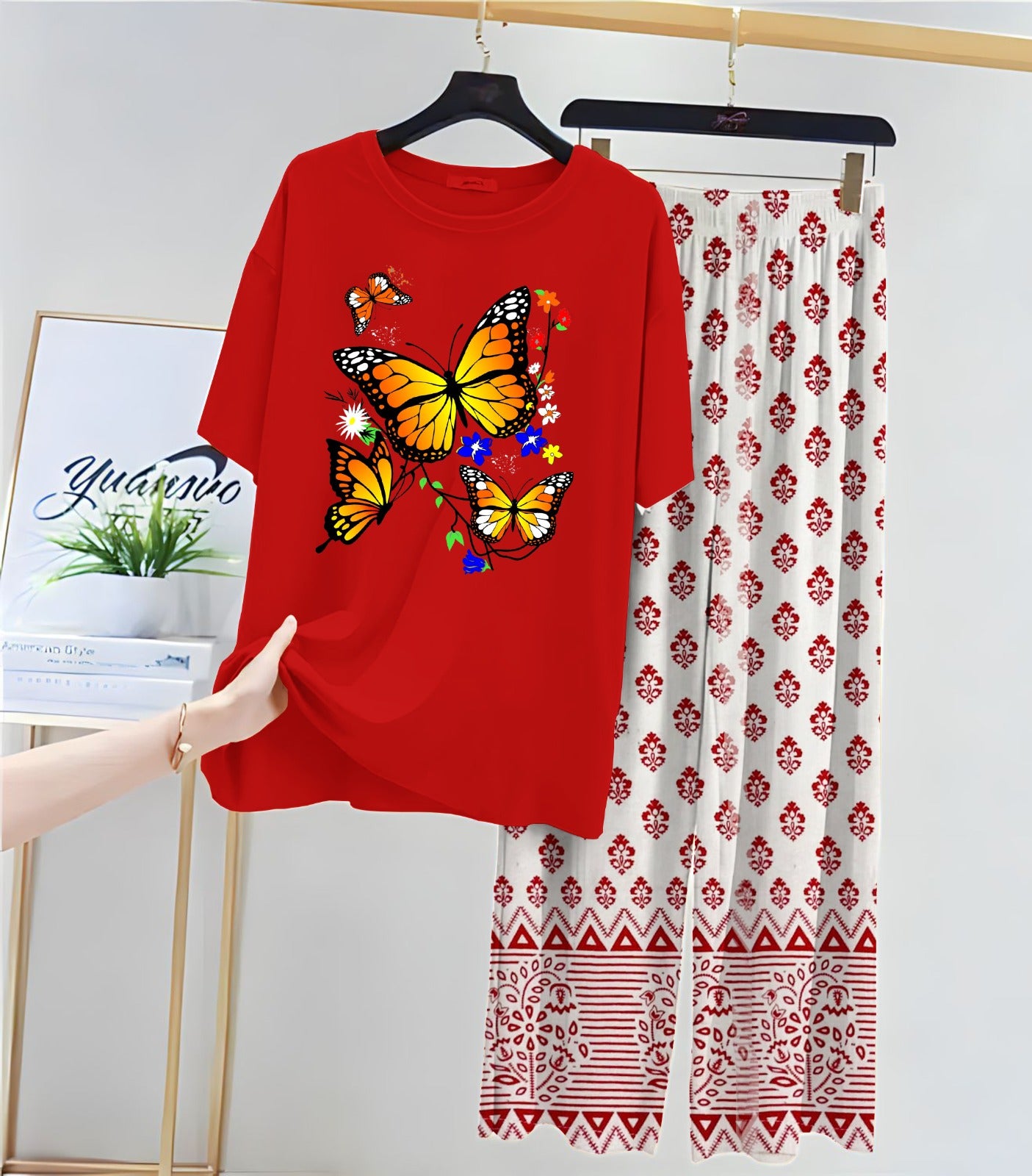 Red Colour Casual Printed Tshirt & Printed Trouser