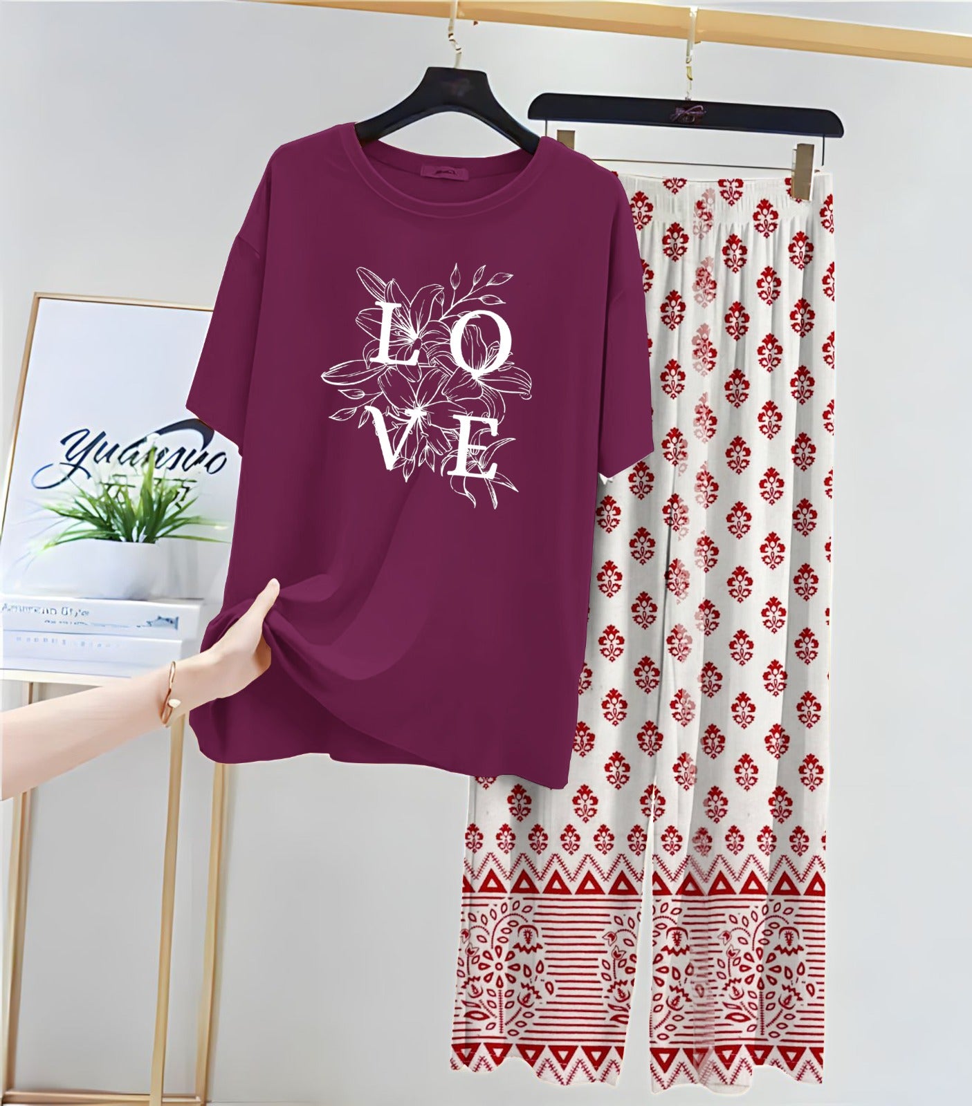 Mehroon Colour Casual Printed Tshirt &amp; Printed Trouser