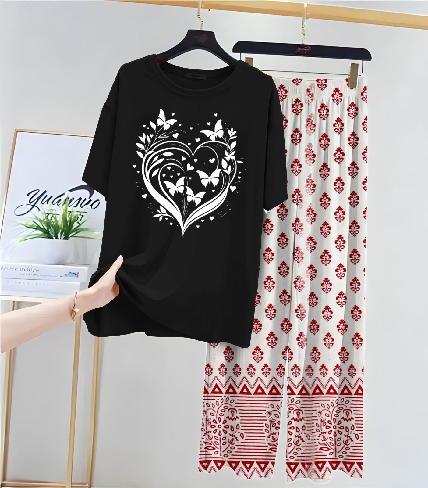 Black Colour Casual Printed Tshirt & Printed Trouser