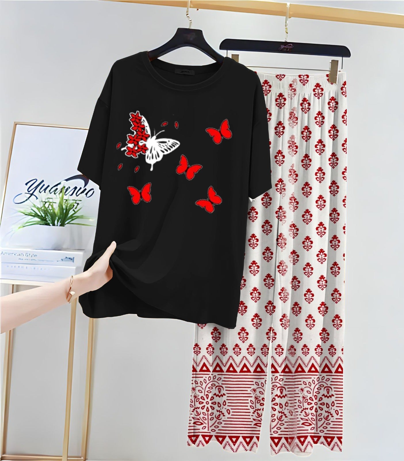 Black Colour Casual Printed Tshirt & Printed Trouser