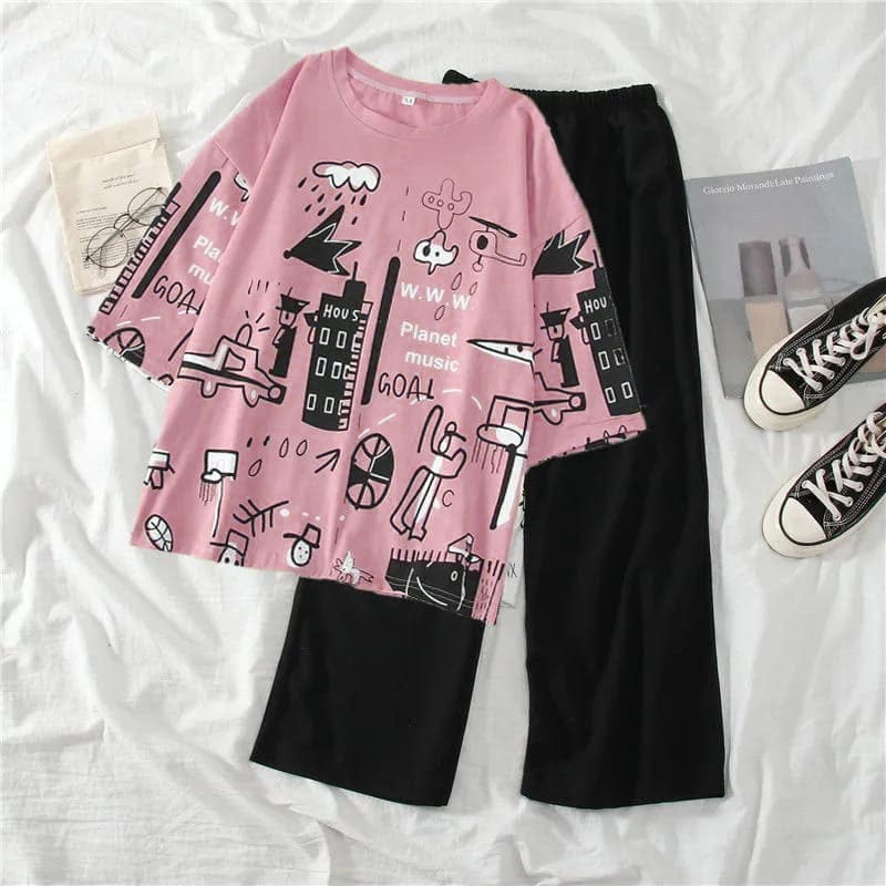 Trendy Purple Graphic Print T-Shirt & Black Pants Set – Casual Streetwear